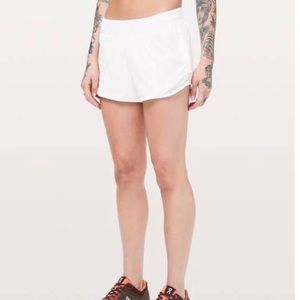 NWT lululemon hotty hot short white size 6 tall
